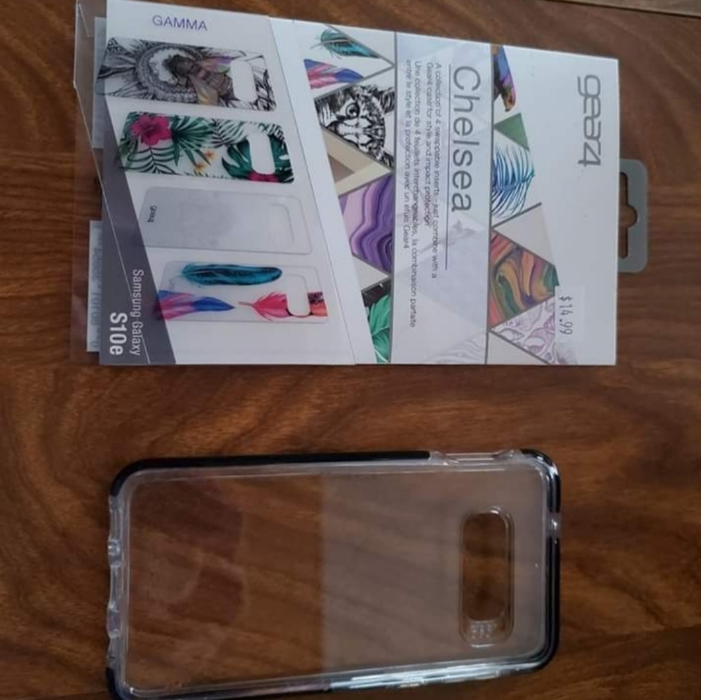 Samsung s10e case with swappable inserts